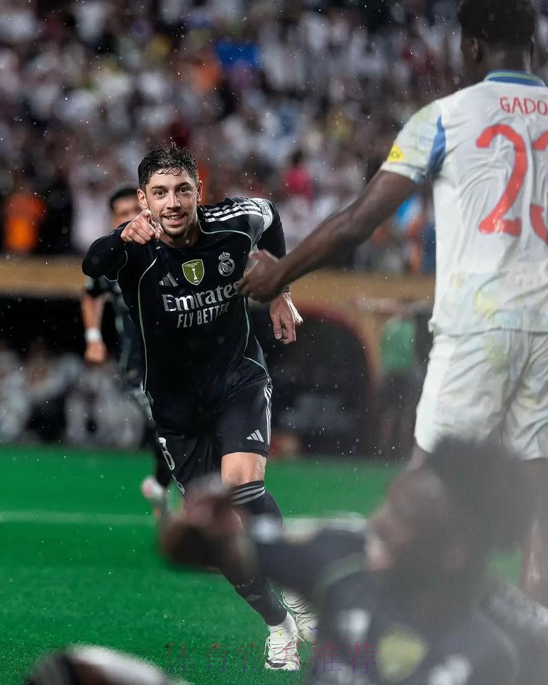 世体:F-巴尔韦德已经恢复有球训练 马里亚诺回归 世体:F-巴尔韦德已经恢复有球训练 马里亚诺回归