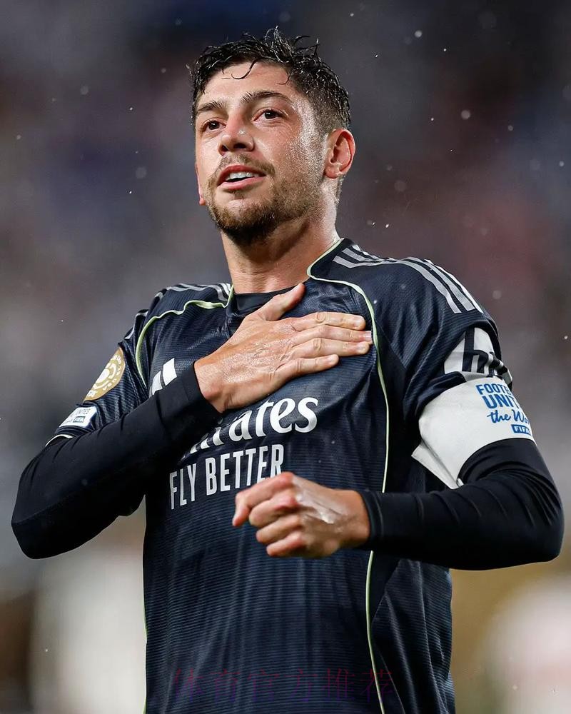 世体:F-巴尔韦德已经恢复有球训练 马里亚诺回归 世体:F-巴尔韦德已经恢复有球训练 马里亚诺回归